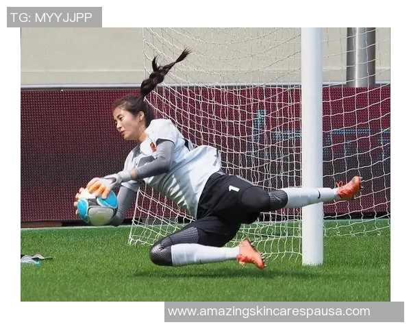 足球明星太太们的魅力瞬间大揭秘时尚与优雅并存的生活照欣赏